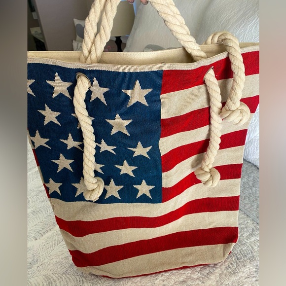 🆕🇺🇸 USA FLAG LARGE TOTE BAG! BRAND NEW STILL WRAPPED IN PLASTIC. 16”x14”. - Picture 1 of 7